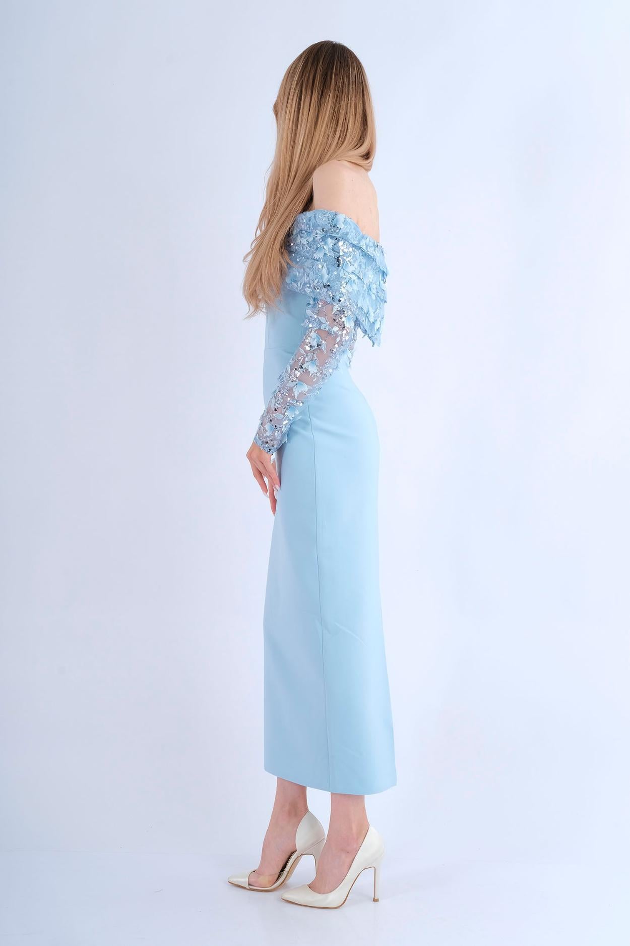 Robe midi bicolore rose crème ceinturée - vue de côté