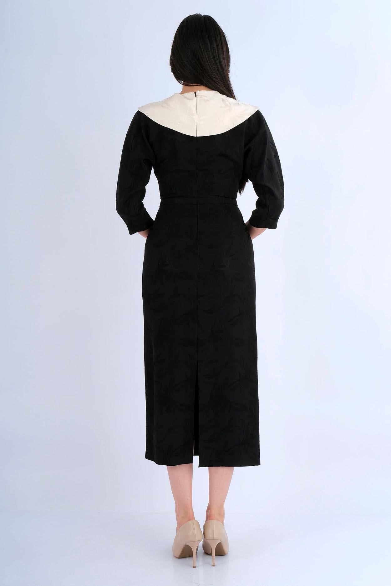 Robe longue fluide imprimé floral fond sombre - vue arrière