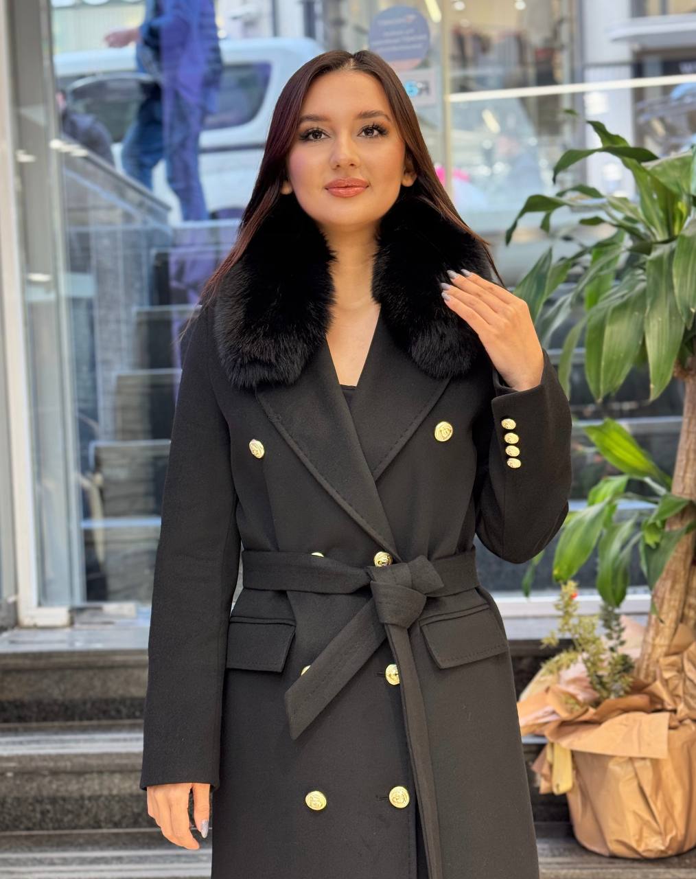 Manteau Long Double Boutonnage Doré Col Fourrure Ceinture Nouée