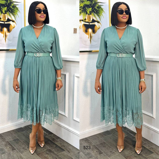 Robe midi à jupe plissée et grand col contrasté